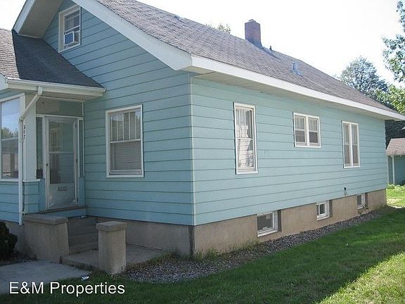 2nd image of 207 15th Ave S