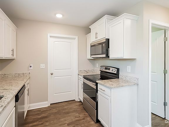 3rd image of 102 Sage Dr