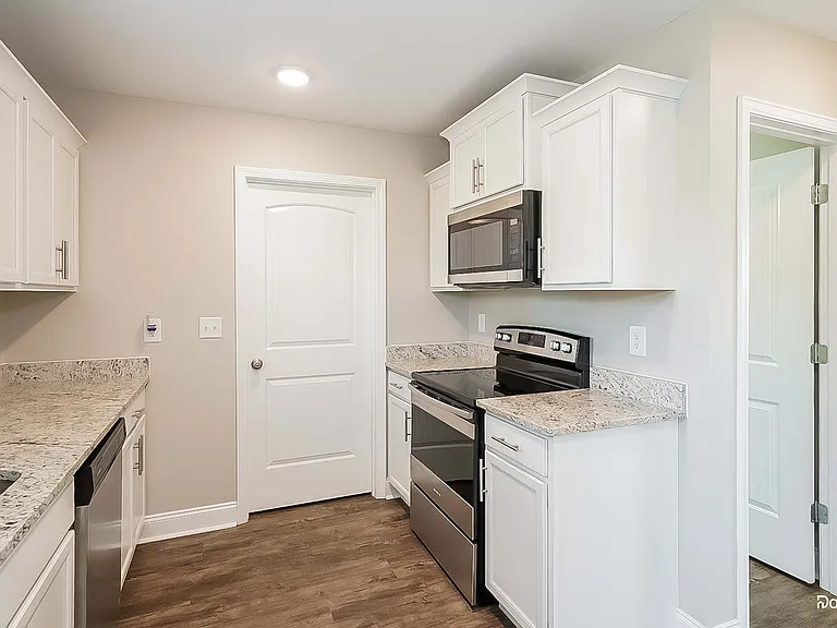 102 Sage Dr — Photo 3