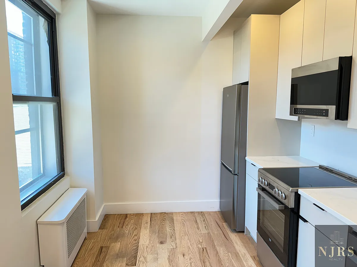 Photo 2 of 11 - 226 W 97th St #8A - Manhattan, NY Building Photo - 226 W 97th St #8A