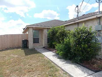 3 bed, 1176 sqft, $1,295 — Photo 2
