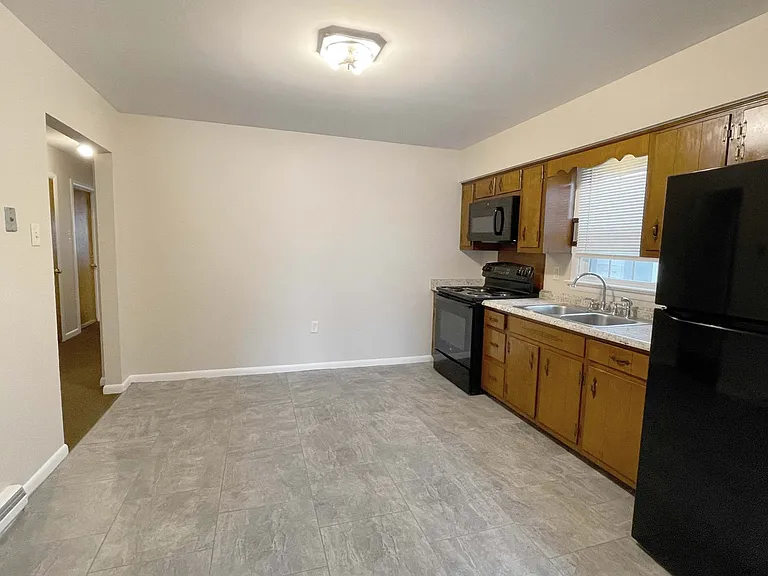 414 S Market St — Photo 3