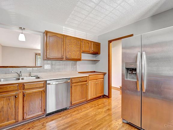 4th image of 10667 Montgomery Rd APT 13