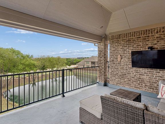 3rd image of 1429 Eminence Ln
