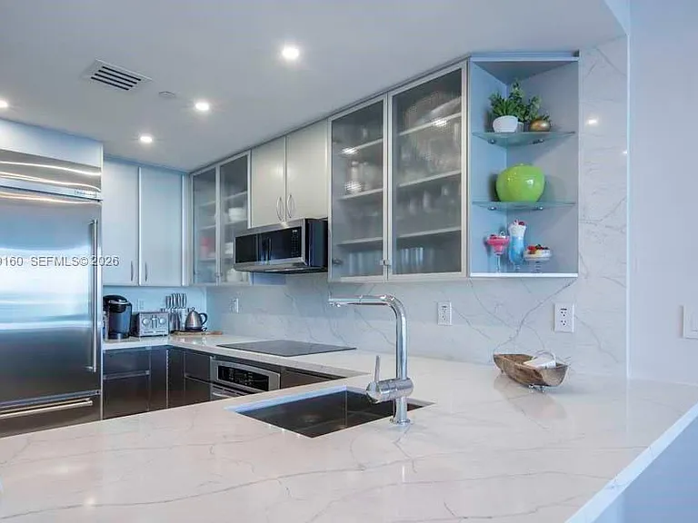 540 West Ave #411 — Photo 10