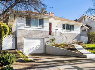 957 Oliver St, Oak Bay, BC V8S4W5