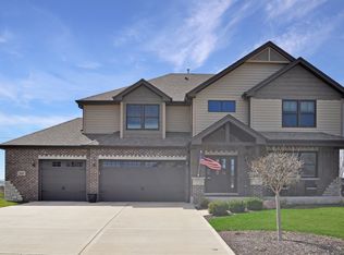 2065 Water Chase Dr, New Lenox, IL 60451