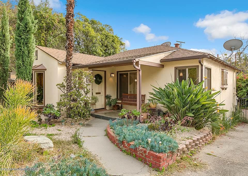 1st image of 286 E Altadena Dr
