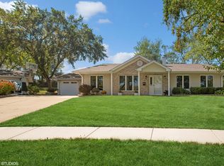 1450 Elizabeth Ct, Hoffman Estates, IL 60169