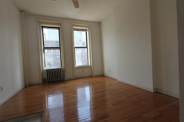 Rented by Robyn Lee, LREB | media 55