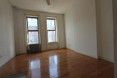 Rented by Robyn Lee, LREB