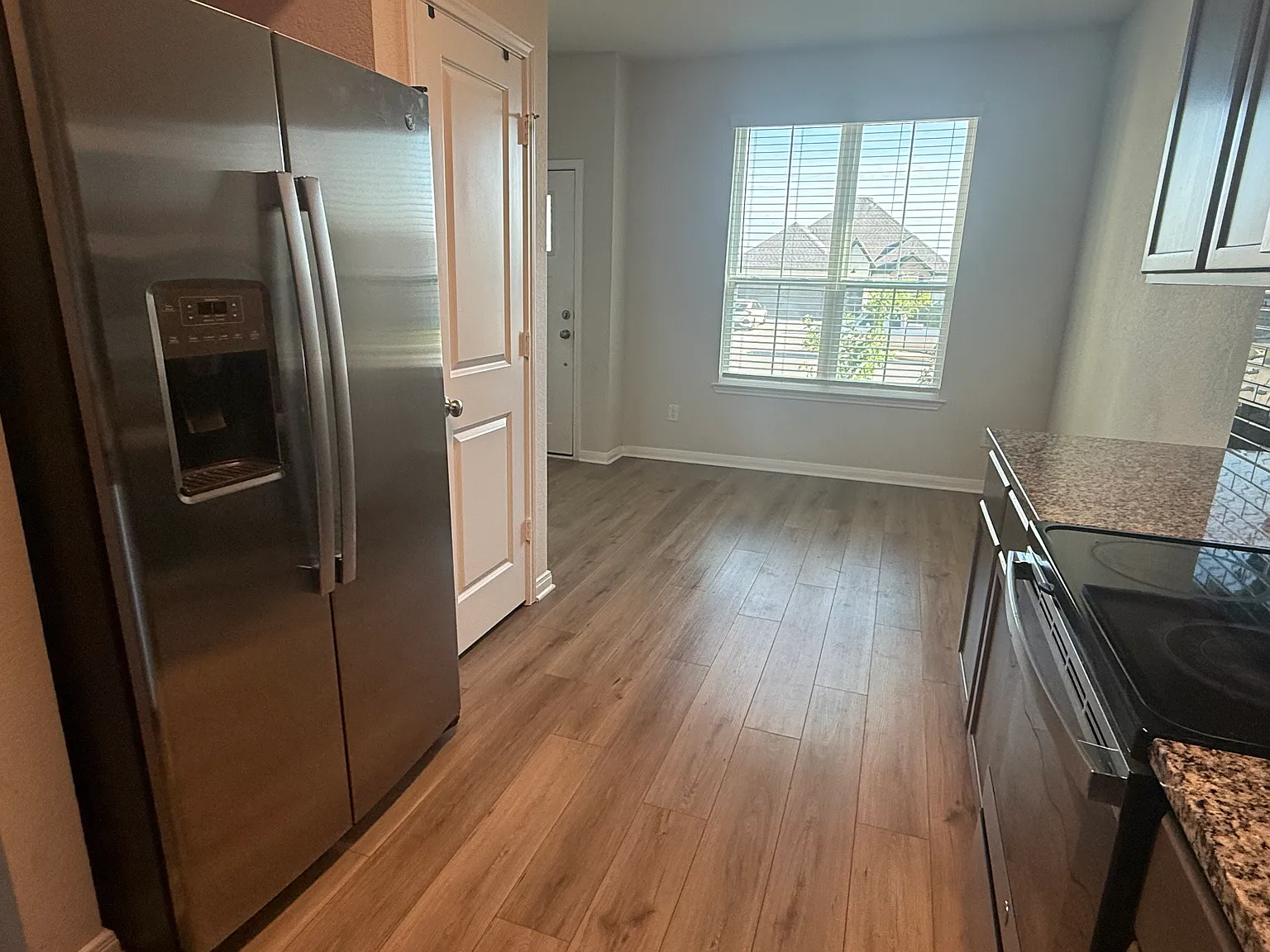 3 bed, 1354 sqft, $1,850 — Photo 3