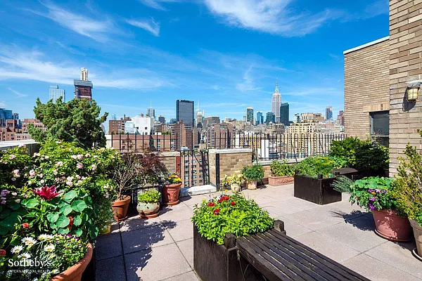 Sold by Sotheby's International Realty | media 14