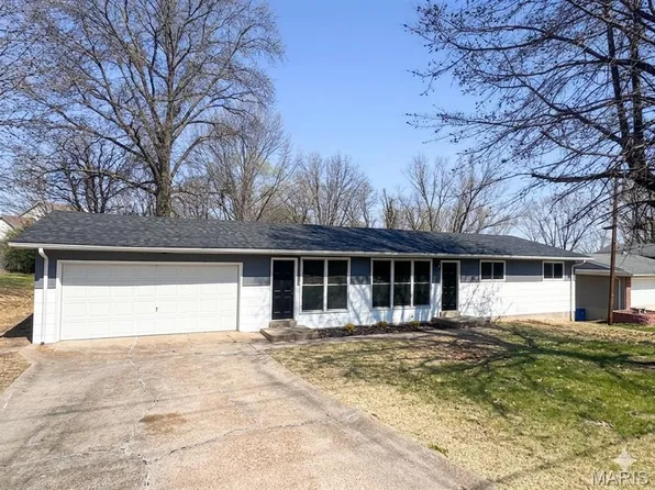 13035 Old Jamestown Rd, Florissant, MO 63033