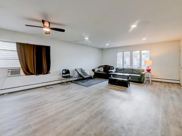 708 Garfield Avenue image 2 of 32