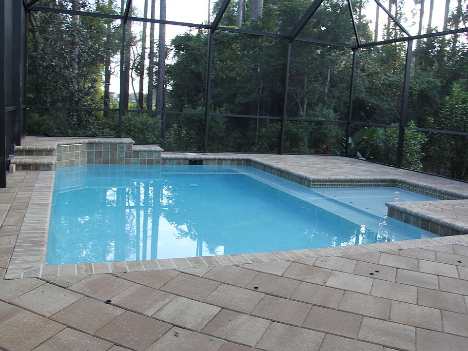 Pool, screen, golf/preserve