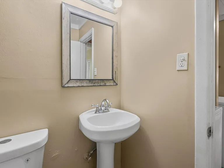 2352 Yorkshire Dr — Photo 38