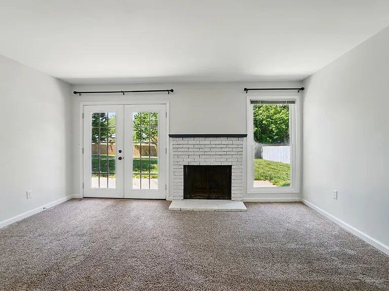 2413 Hoffman St — Photo 29