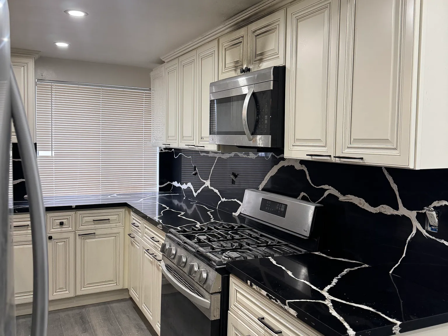 807 N Alfred Street — Photo 3