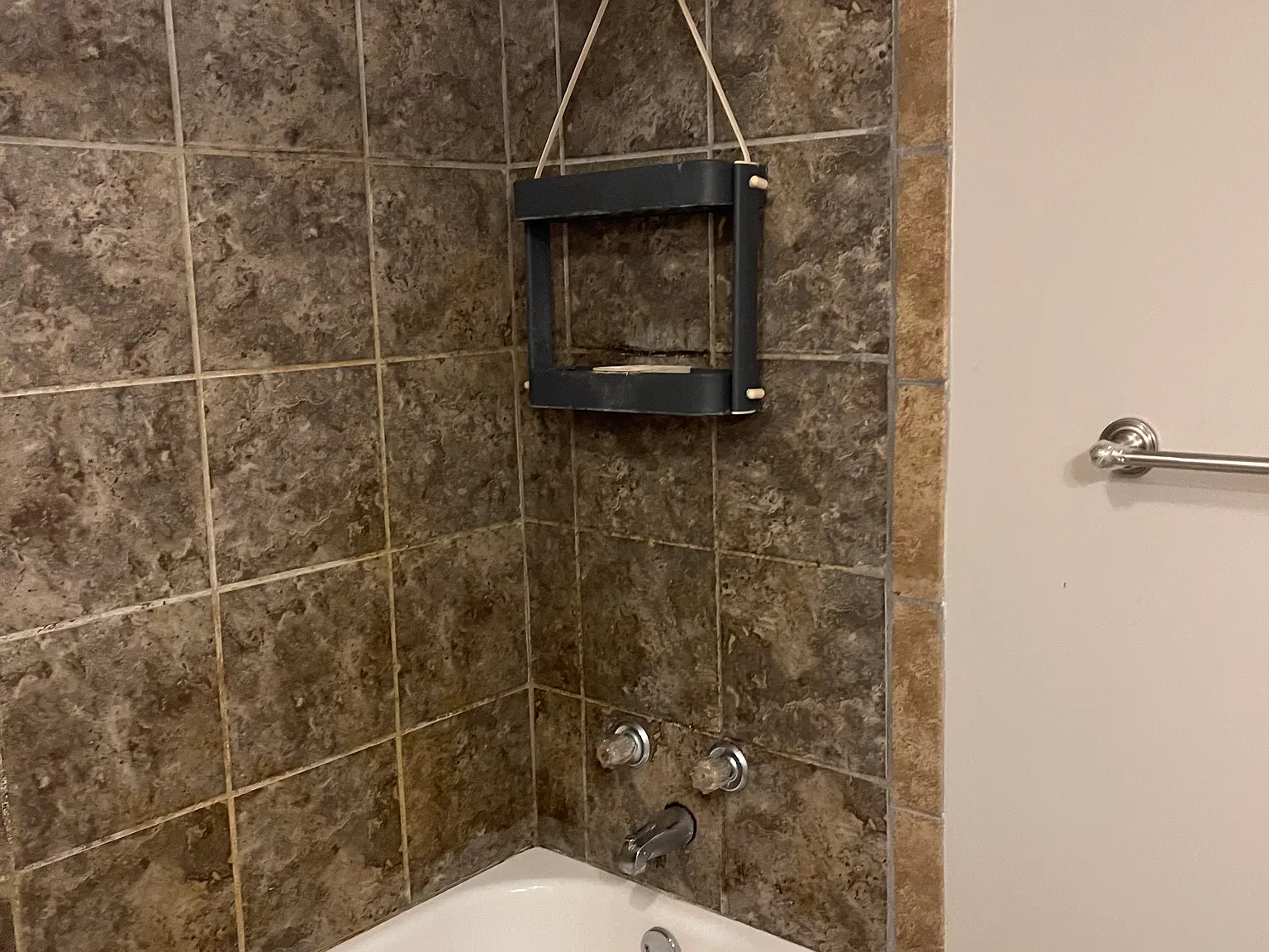 4 bed, 2050 sqft, $2,400 — Photo 4