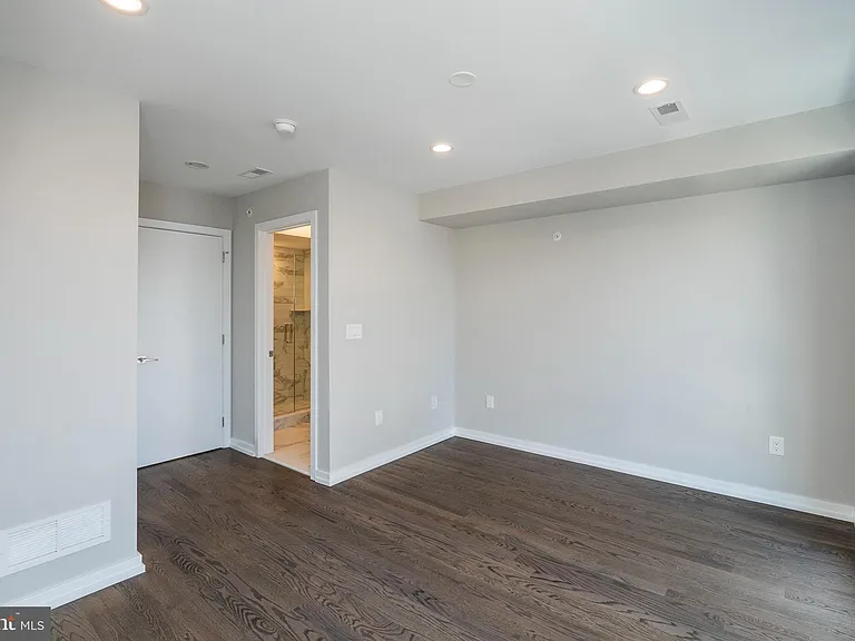 1432 Clymer St #3 — Photo 14