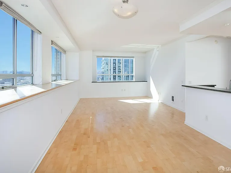 400 Beale St #2306 — Photo 2
