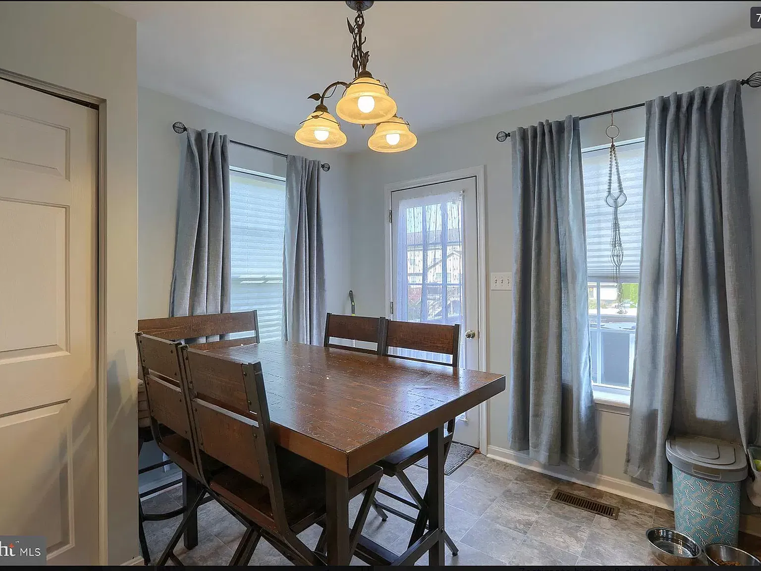 3 bed, 1460 sqft, $1,999 — Photo 2