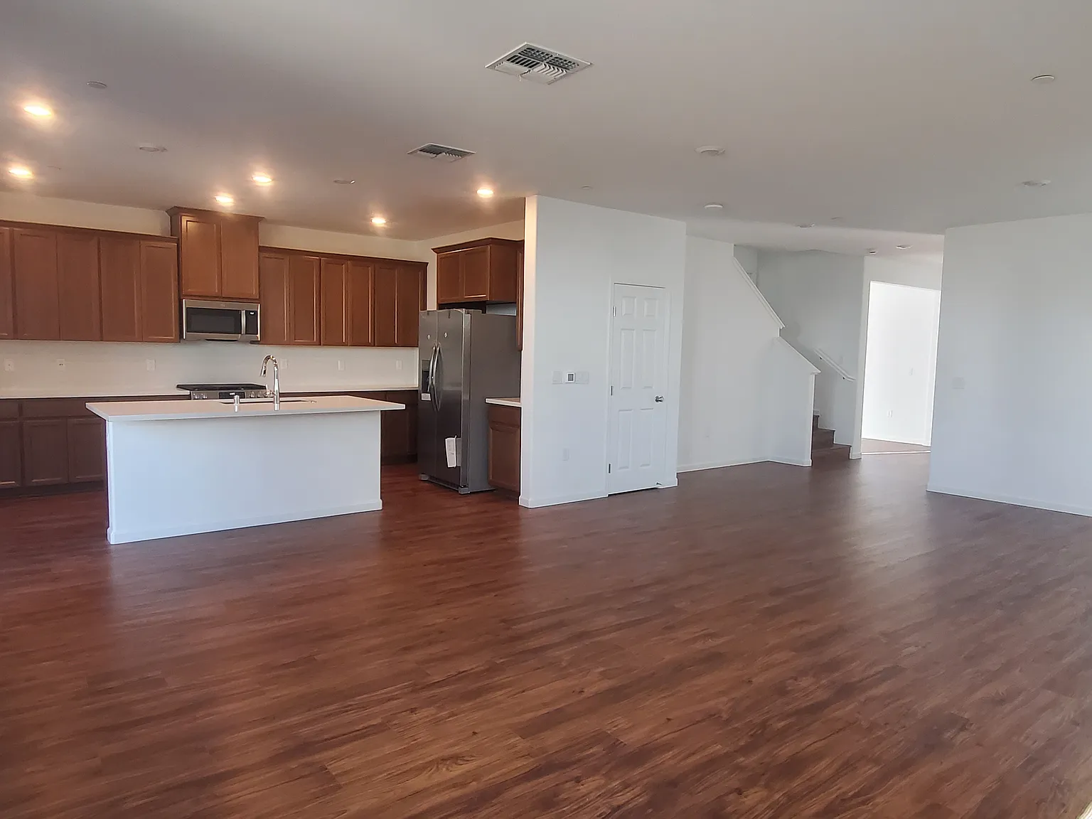 4 bed, 3.5 bath, 2586 sqft, $3,500 — Photo 4