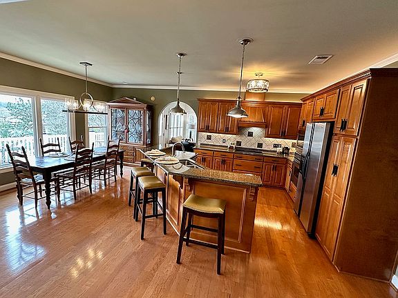 4th image of 450 Lee Road 343