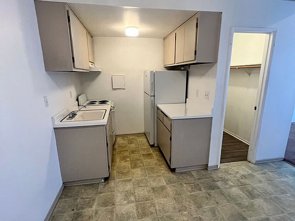 5th image of 154 S Hemlock St APT 5