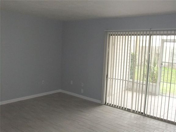 4th image of 842 Sky Lake Cir APT A