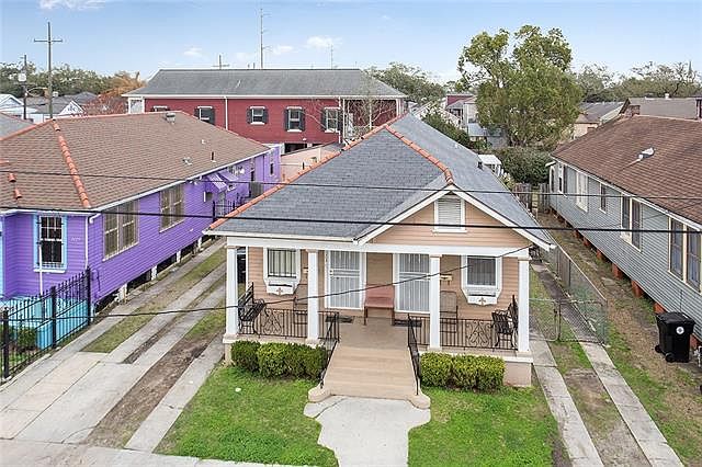 1st image of 3621 Baudin St