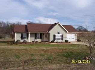 128 Honeysuckle Ln, Gaffney, SC 29341