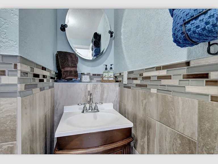 1315 S Wolff St — Photo 12