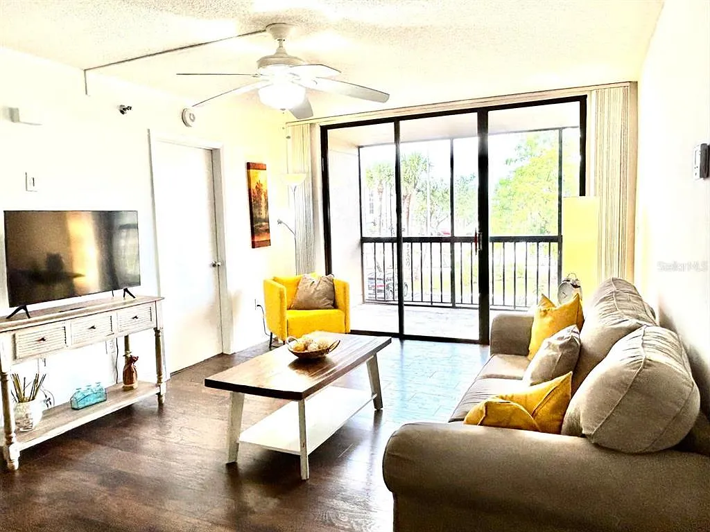 2 bed, 2.0 bath, 783 sqft, $1,600 — Photo 2