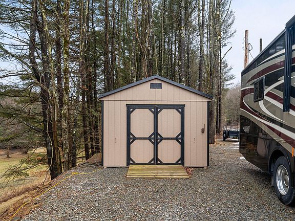 4th image of 2570 Bell Run Rd