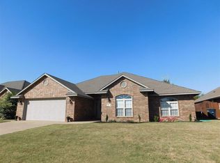 614 Cougar Ln, Enid, OK 73703