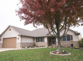 606 Mohr Cir, Waterford, WI 53185