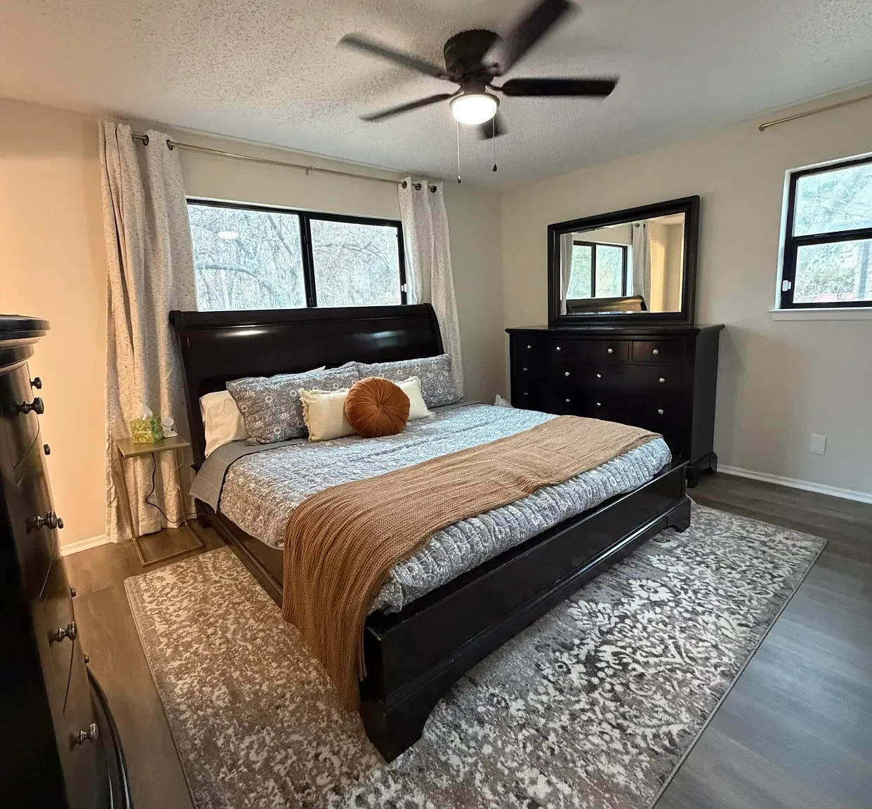 3 bed, 1206 sqft, $3,150 — Photo 1