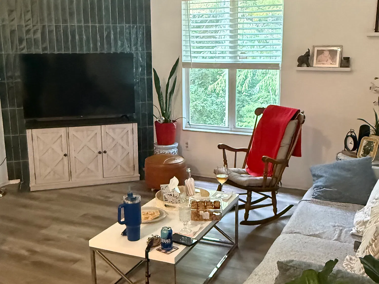 2 bed, 912 sqft, $1,600 — Photo 2