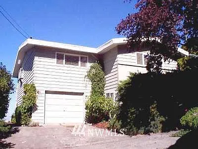 5514 SW Lander photo 1