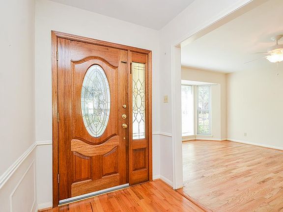 3rd image of 814 Olney Oak Dr