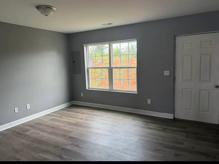 102 Mazen Cir #102 — Photo 1