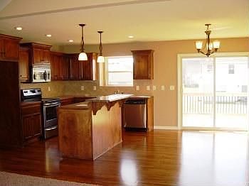 3rd image of 705 NW Green Dr