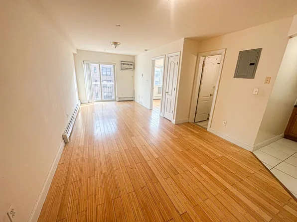 141-35 Pershing Cres #3, Jamaica, NY 11435