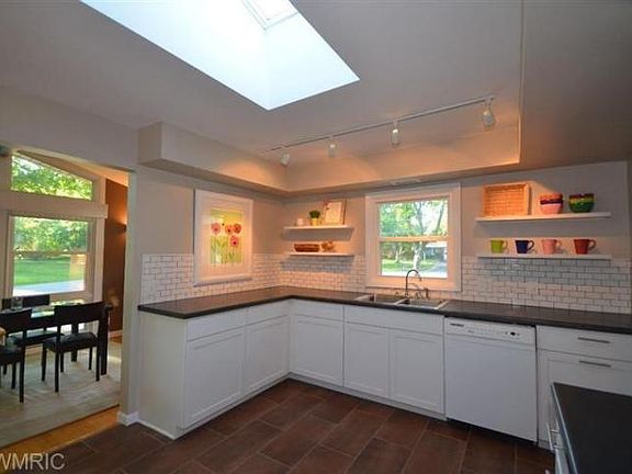 3rd image of 2549 Sunnybrook Dr