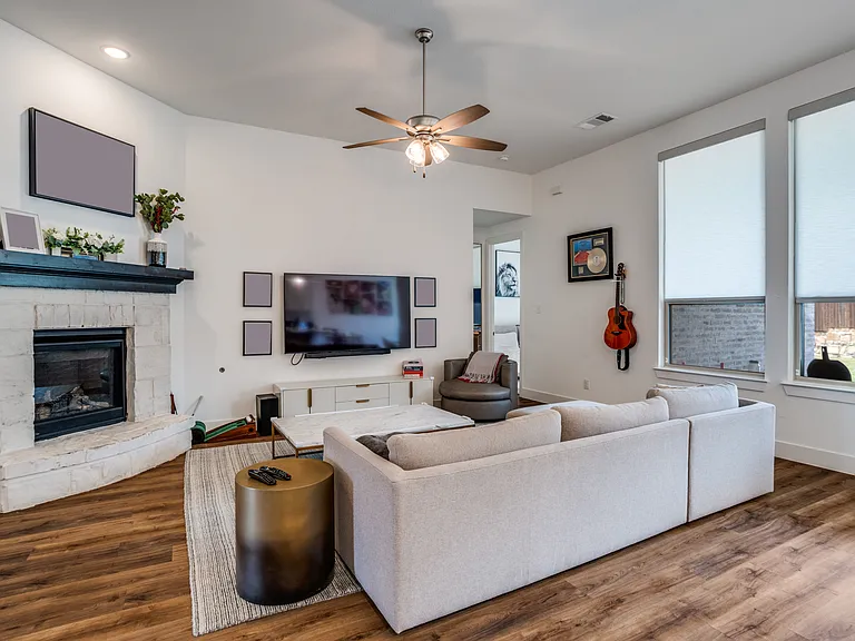 1308 Bluebonnet Ln — Photo 14