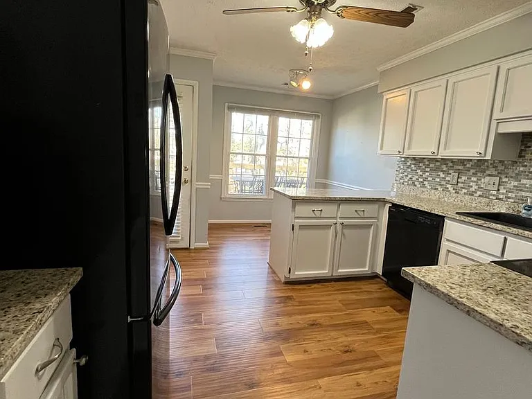 816 Market Pl — Photo 11