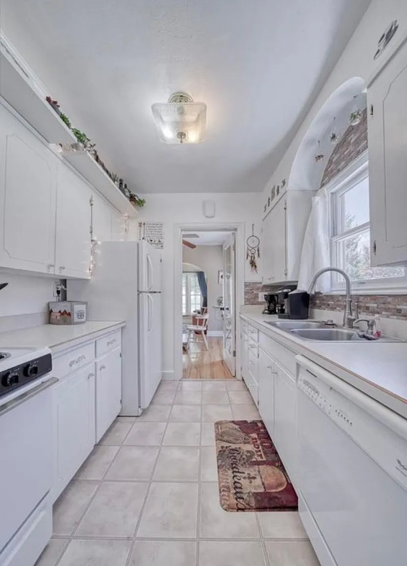360 E 13th St — Photo 3