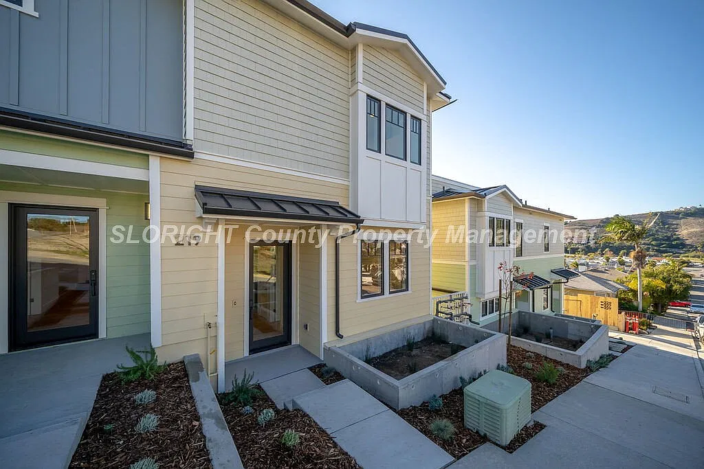 2 bed, 2.5 bath, $5,000 — Photo 1